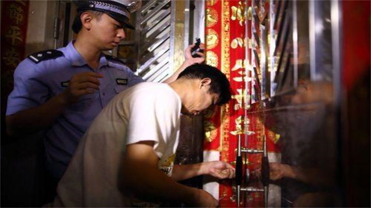 天柱县请开锁师傅开了锁后，师傅